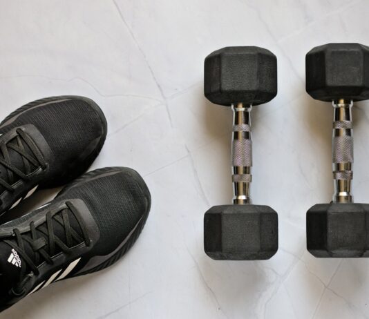 당뇨병과 체중 관리: 인슐린 저항성을 낮추는 방법 a pair of black shoes