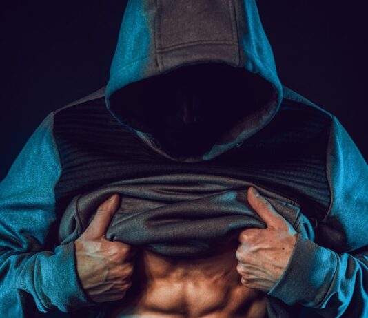 아무리 운동해도 뱃살이 빠지지 않는다? man in gray hoodie