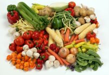 건강한 삶을 위한 올바른 식단, 무엇이 중요할까? a pile of different types of vegetables on a white surface