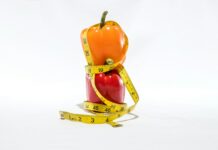 “운동은 하는데 살이 빠지지 않아요”… 혹시 ‘근감소형 비만’일 수 있습니다 a measuring tape wrapped around a bell pepper