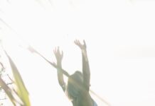 달라지는 웰니스 문화, 일상 속 작은 실천이 건강을 바꾼다 woman standing near body of water