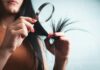 건강한 모발, 생활 속 작은 변화가 열쇠 Woman examining split ends of hair with magnifying glass