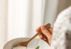 ‘마음 챙김 식사’ 열풍, 식탁 위 작은 변화가 건강을 부른다 person holding white ceramic bowl with food