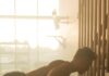‘근육 관리’가 새로운 건강 트렌드로…일상 속 실천법은? a man is doing push ups on a machine